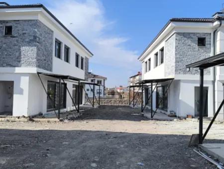 3 1 Luxus-Doppelvillen In Karacali In Einem Komplex