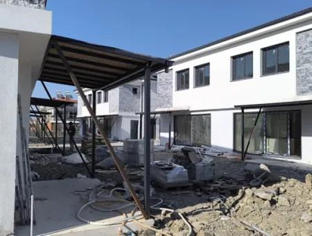 3 1 Luxus-Doppelvillen In Karacali In Einem Komplex