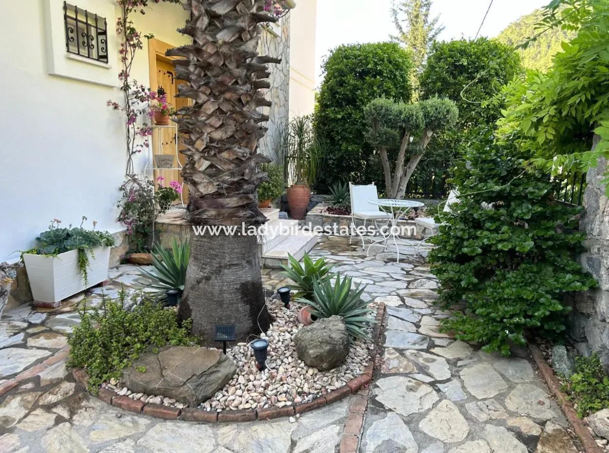 Dalaman, Akkaya Vadisi - Çarpıcı 4 Yatak Odalı Villa