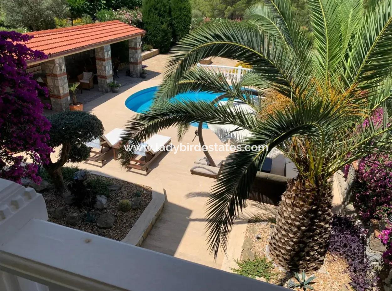 Dalaman, Akkaya Vadisi - Çarpıcı 4 Yatak Odalı Villa