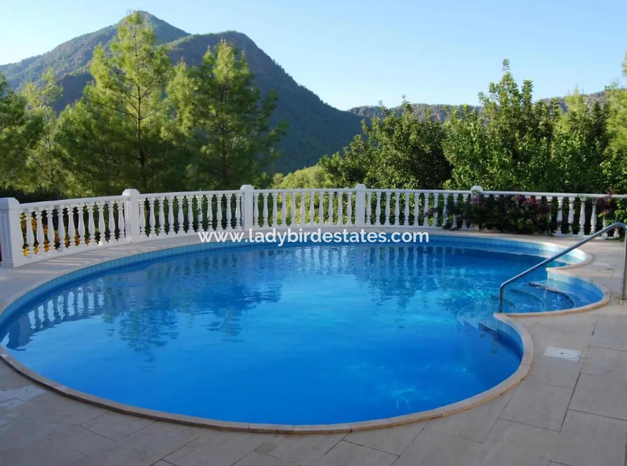 Dalaman, Akkaya Vadisi - Çarpıcı 4 Yatak Odalı Villa