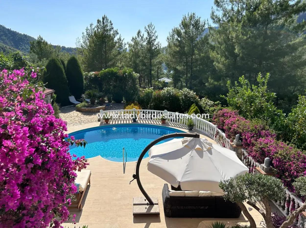 Dalaman, Akkaya Vadisi - Çarpıcı 4 Yatak Odalı Villa