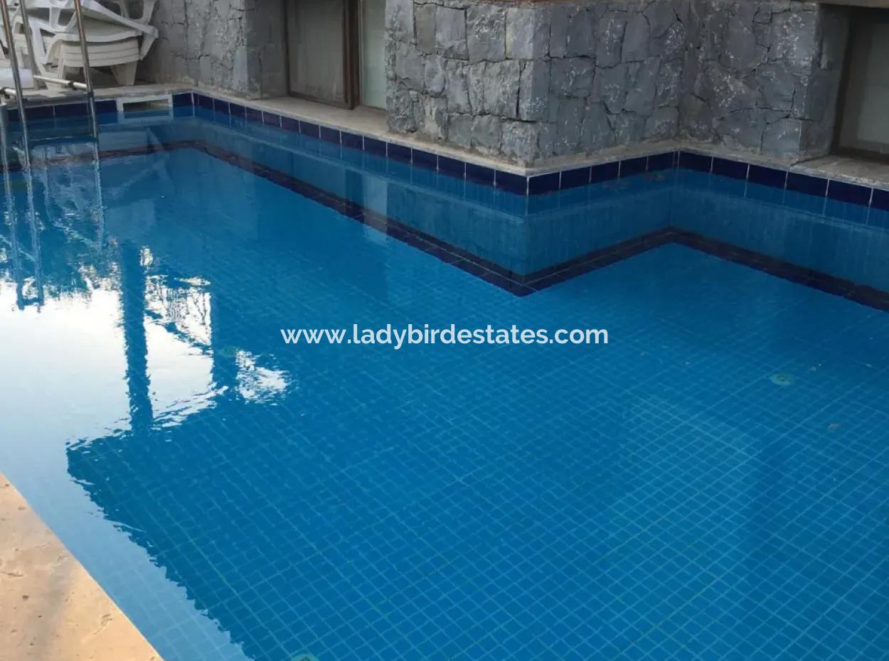 Göcek'te Site İçerisin De 4+1 Satılık Villa