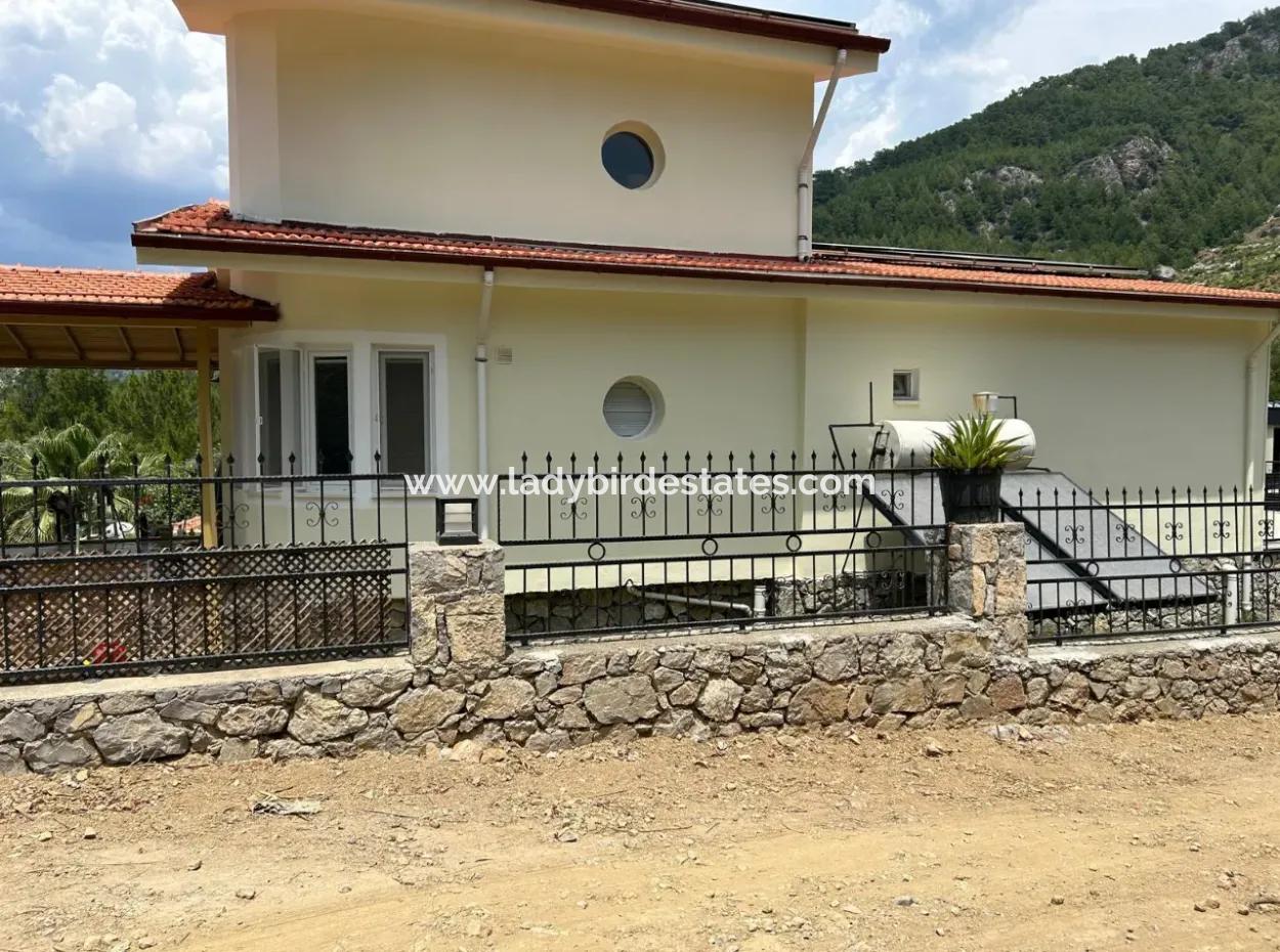 Akkayada 1500M2 Arsanın İçerisinde 2 Adet Satılık Villalar