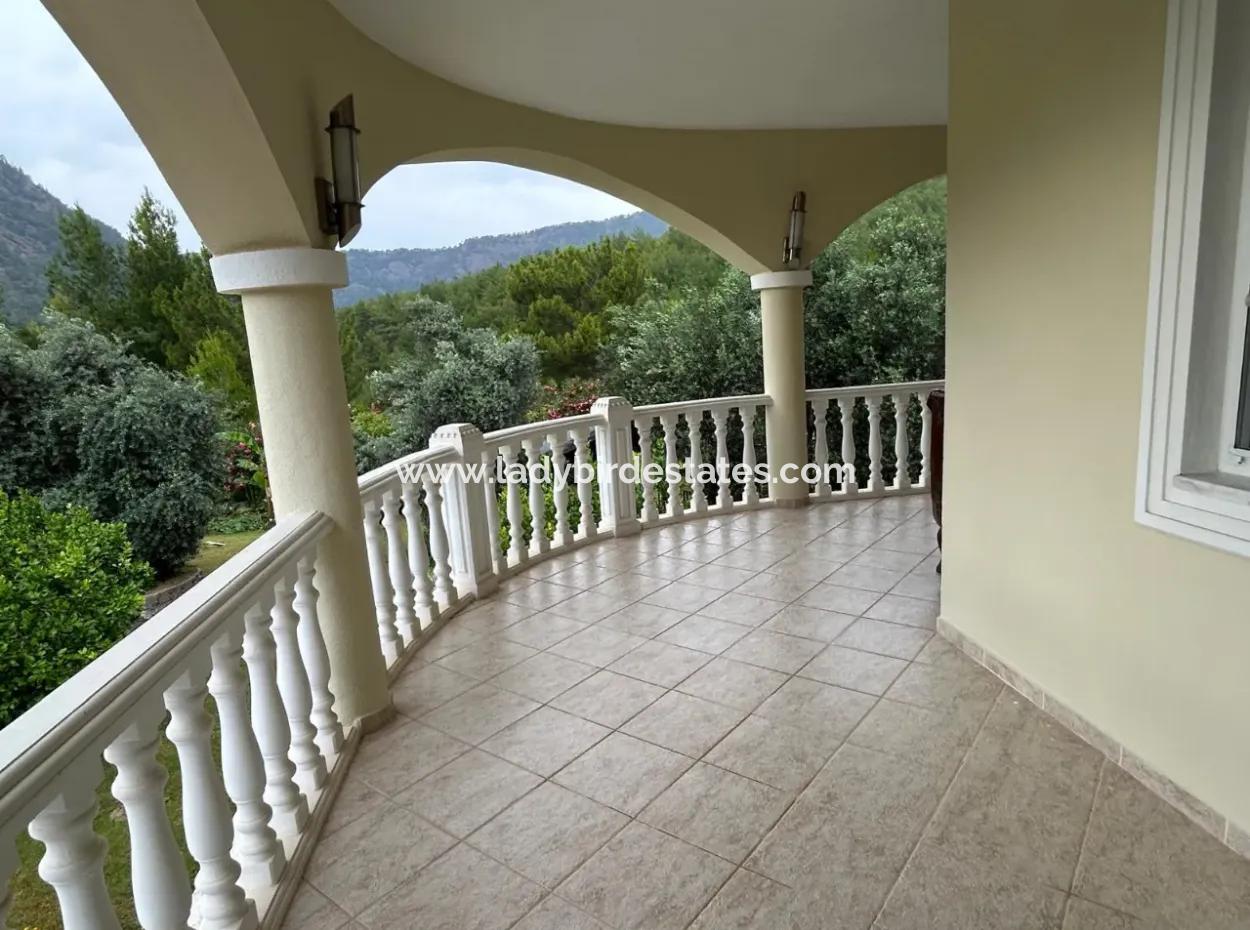 Akkayada 1500M2 Arsanın İçerisinde 2 Adet Satılık Villalar