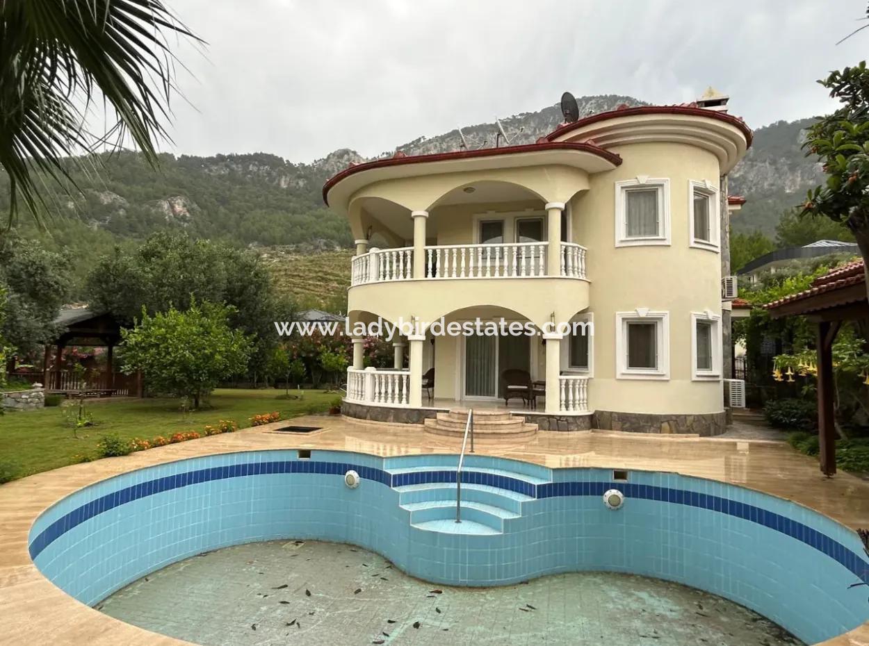 Akkayada 1500M2 Arsanın İçerisinde 2 Adet Satılık Villalar