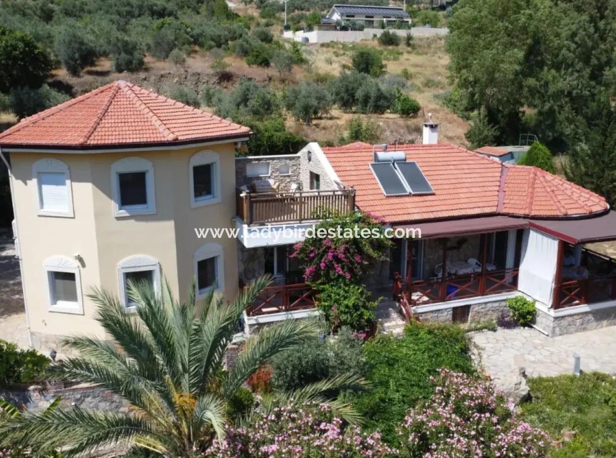 Dev Fırsat!! 5.550M2 Arsa İçerisinde Doğa Harikası 4+1 Satılık Villa