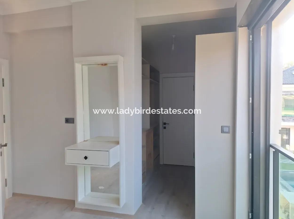 Karaçalı Da Site İçerisinde 3+1 Lüks İkiz Villa