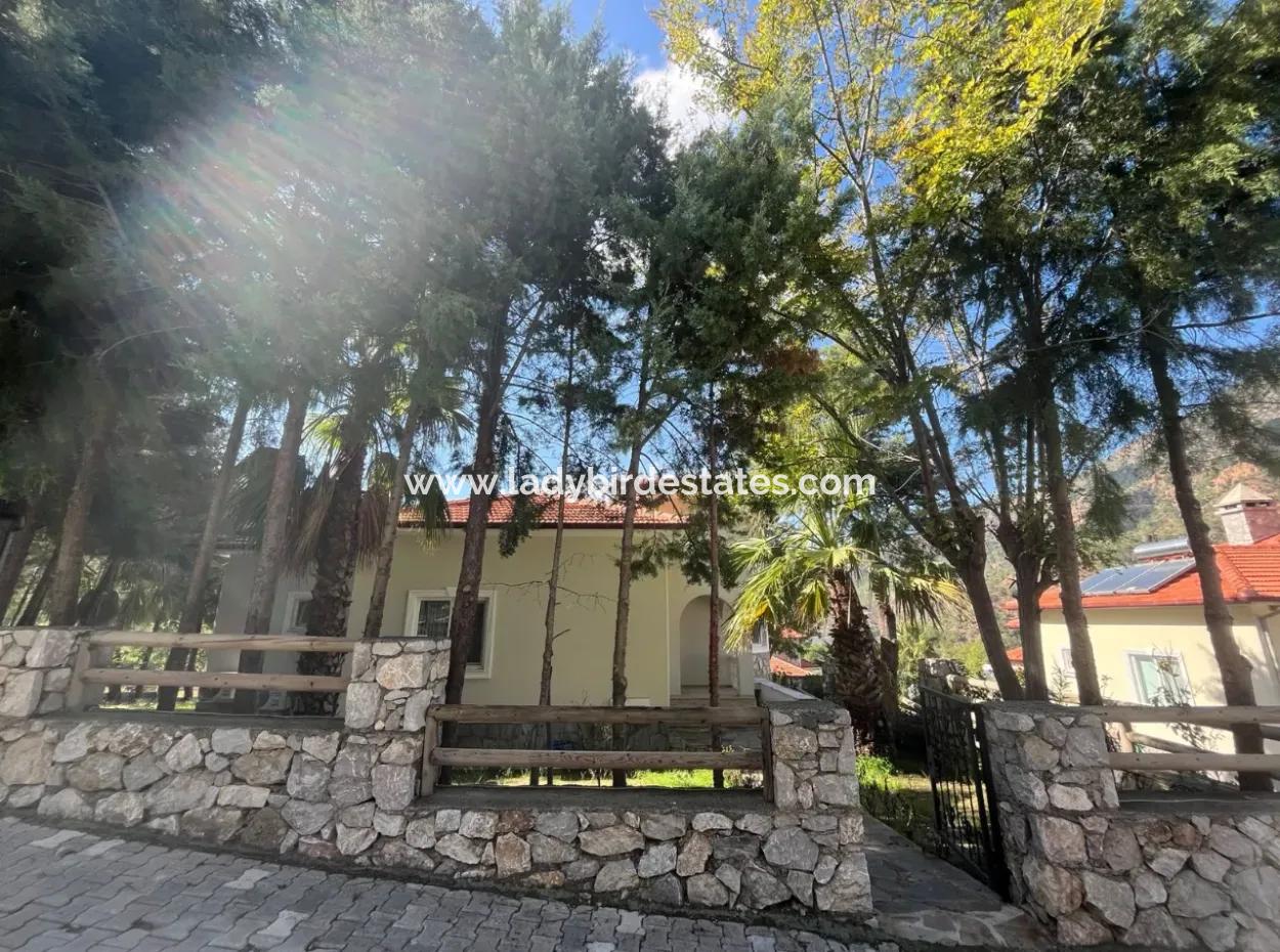 Dalaman Akkaya Vadisinde Muhteşem Mimarisiyle Satılık 5+2 Villa