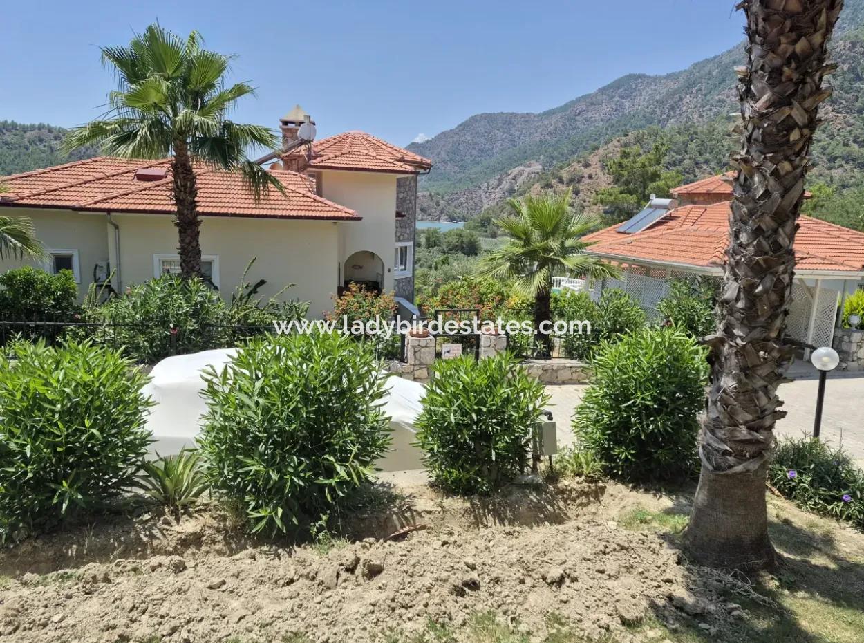 Dalaman Akkaya Vadisin De Doğa Huzurun Da Site İçerisin De 3+1 İkizsatılık Villa