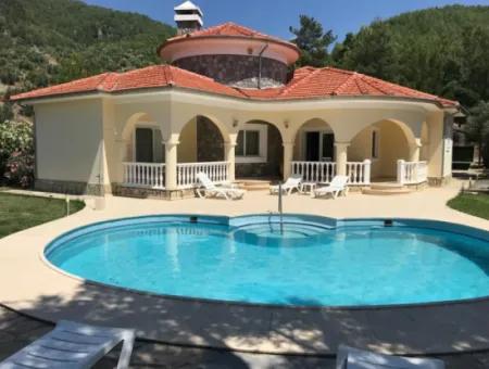Akkaya Taşlıburunda Kiralık Villa