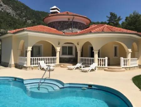 Akkaya Taşlıburunda Kiralık Villa