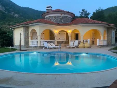 Akkaya Taşlıburunda Kiralık Villa