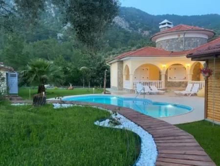 Akkaya Taşlıburunda Kiralık Villa