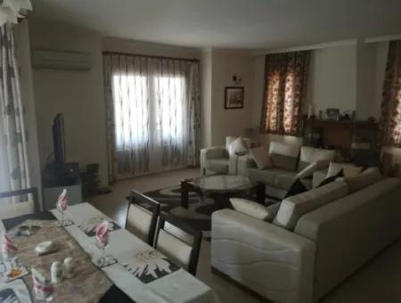 Dalaman Altıntas'da Havuzlu Eşyalı Villa