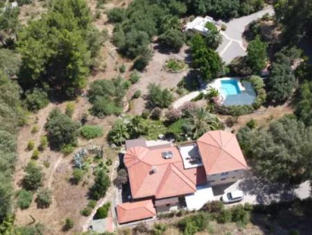 Dev Fırsat!! 5.550M2 Arsa İçerisinde Doğa Harikası 4+1 Satılık Villa