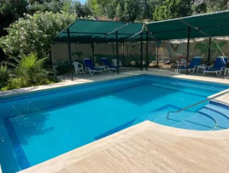 Dev Fırsat!! 5.550M2 Arsa İçerisinde Doğa Harikası 4+1 Satılık Villa