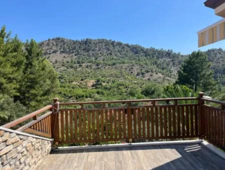 Dev Fırsat!! 5.550M2 Arsa İçerisinde Doğa Harikası 4+1 Satılık Villa