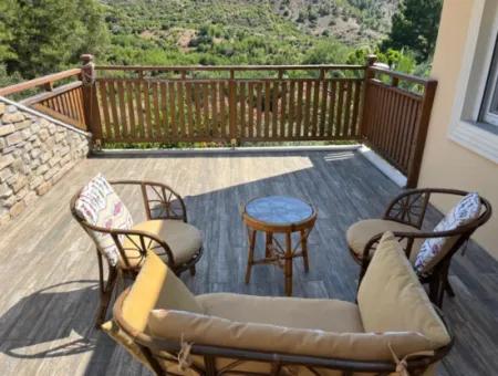 Dev Fırsat!! 5.550M2 Arsa İçerisinde Doğa Harikası 4+1 Satılık Villa