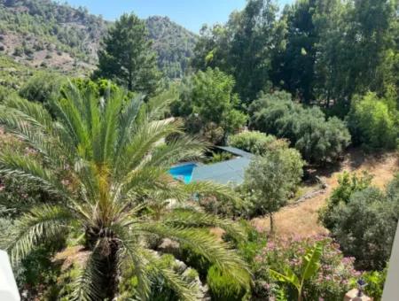 Dev Fırsat!! 5.550M2 Arsa İçerisinde Doğa Harikası 4+1 Satılık Villa
