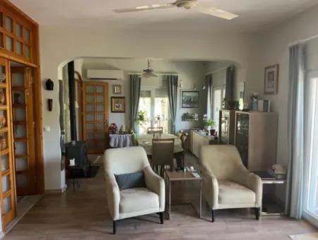 Dev Fırsat!! 5.550M2 Arsa İçerisinde Doğa Harikası 4+1 Satılık Villa