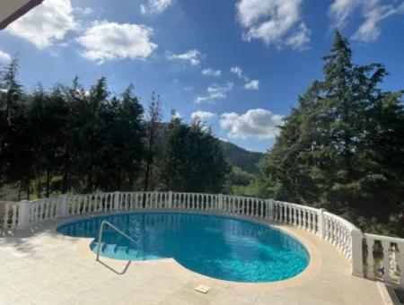 Dalaman Akkaya Vadisinde Muhteşem Mimarisiyle Satılık 5+2 Villa