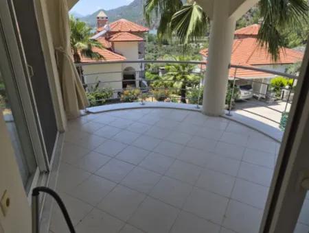 Dalaman Akkaya Vadisin De Doğa Huzurun Da Site İçerisin De 3+1 İkizsatılık Villa