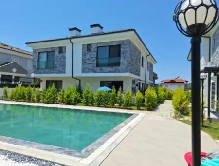 Dalaman Karaçalı Mah. Lüks Site İçerisinde Eşyalı 2+1 İkizvilla